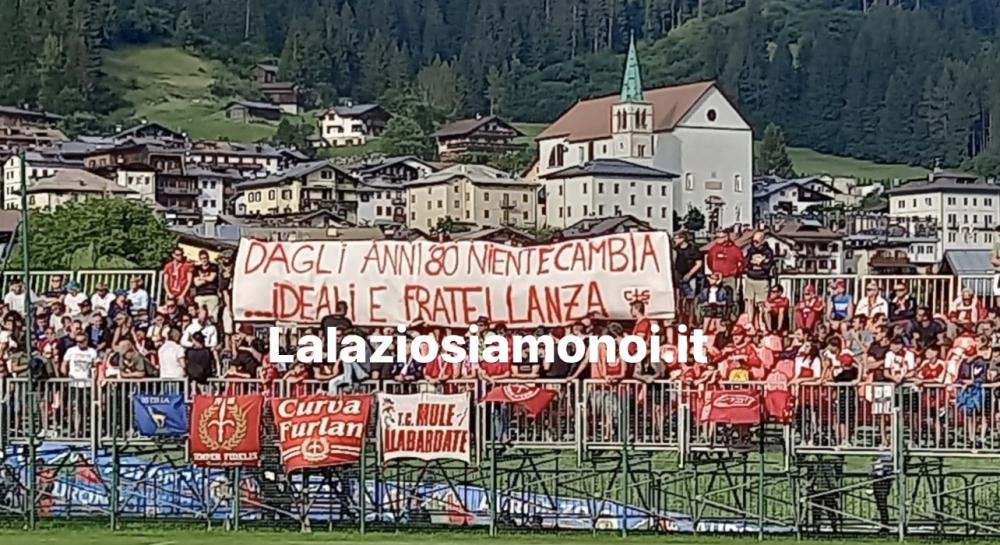 Lazio Triestina Striscioni Dei Tifosi Biancorossi Niente Cambia